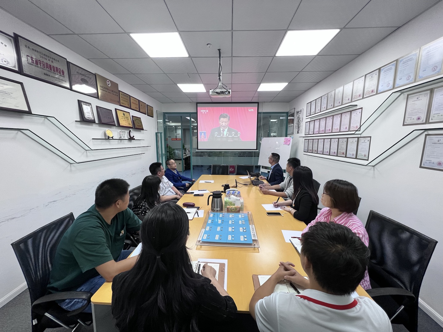 天工测控·SKYLAB召开“喜迎二十大 永远跟党走 奋进新征程”座谈会.jpg